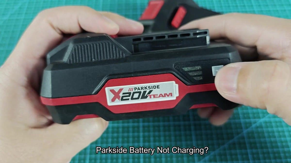 Parkside 20V battery showing charge indicator