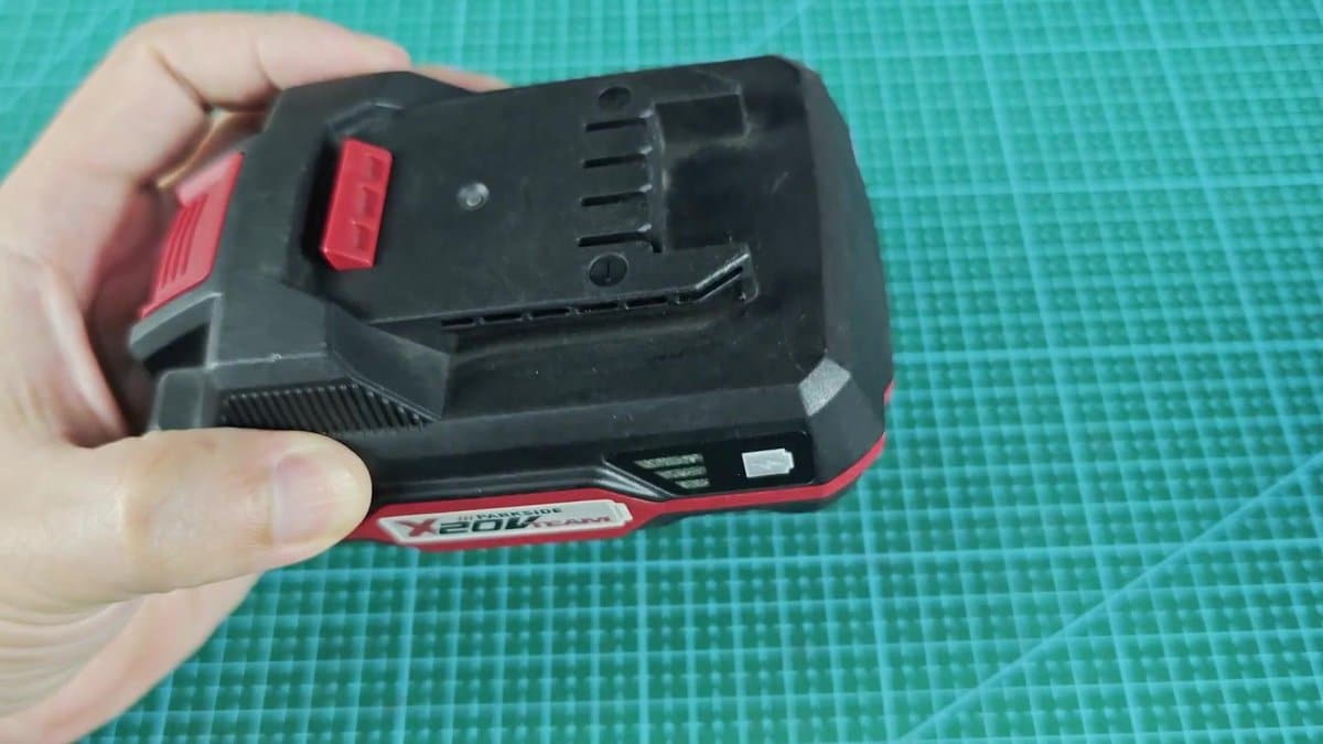 Powershare 20V battery with red release button