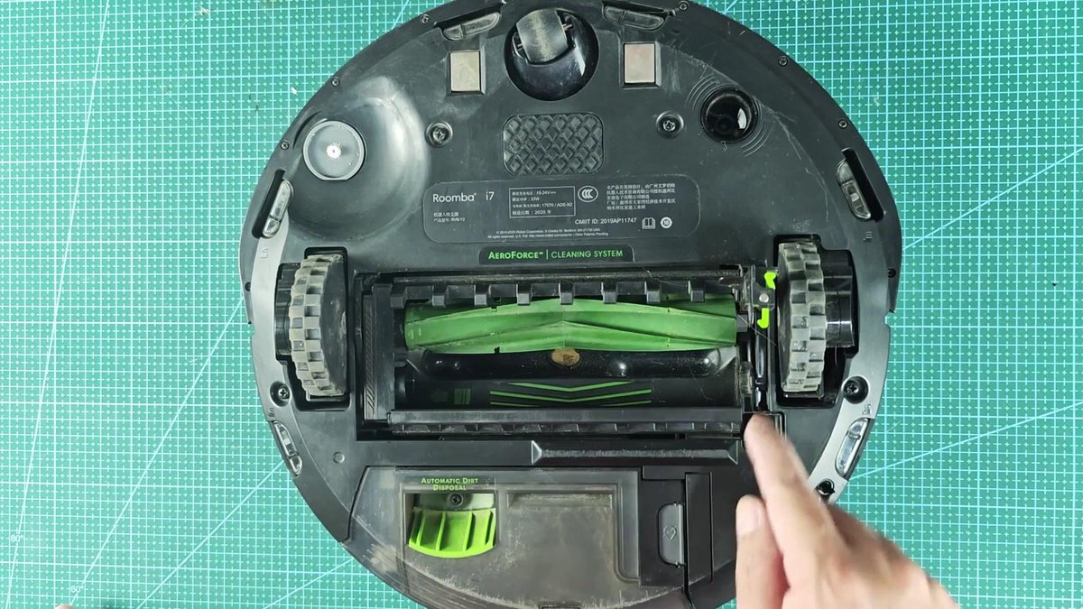 Roomba i7 underside showing AeroForce system