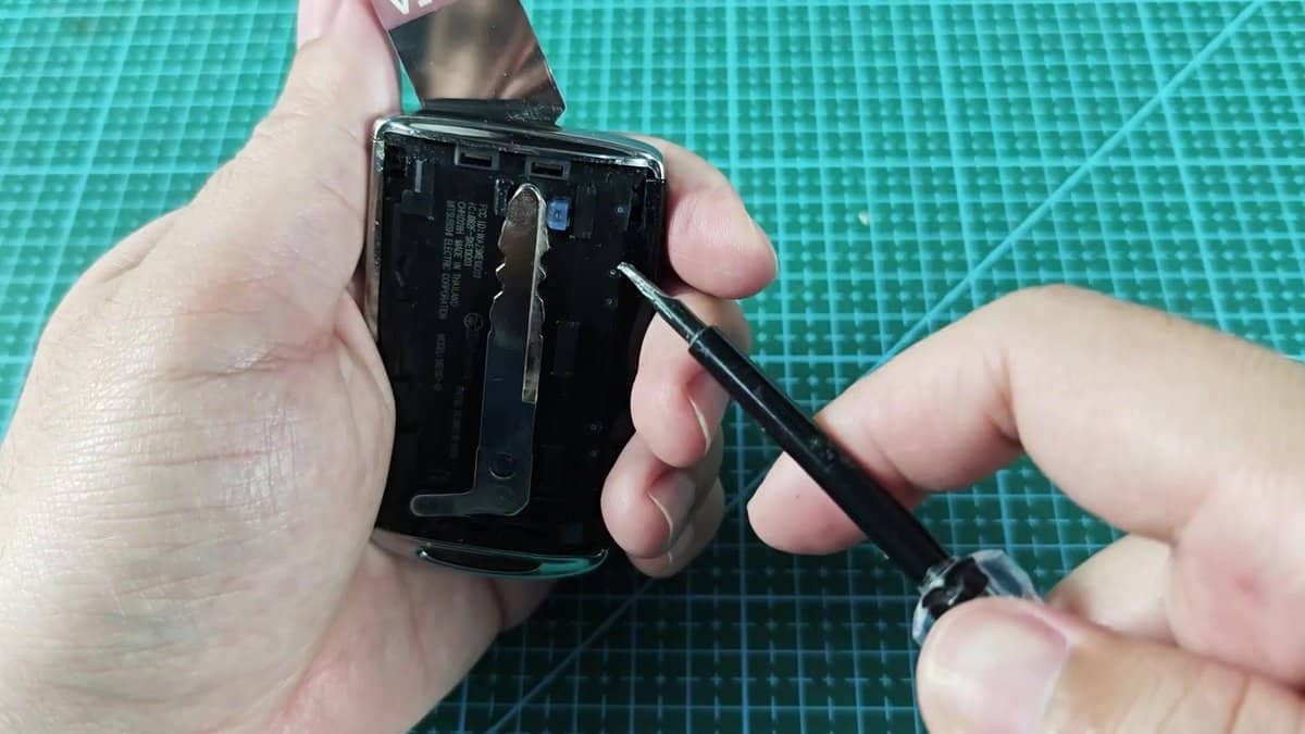 Screwdriver removing back panel from electronic device