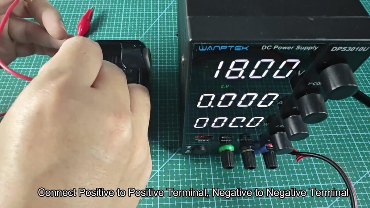 Wanptek DC power supply displaying 18 volts