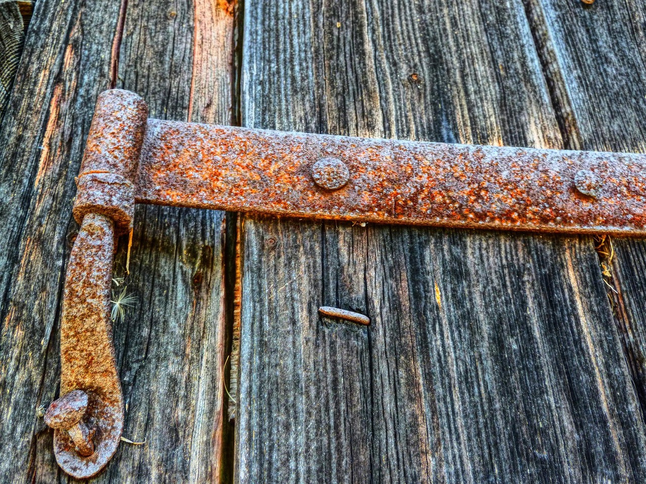 metal door hinge
