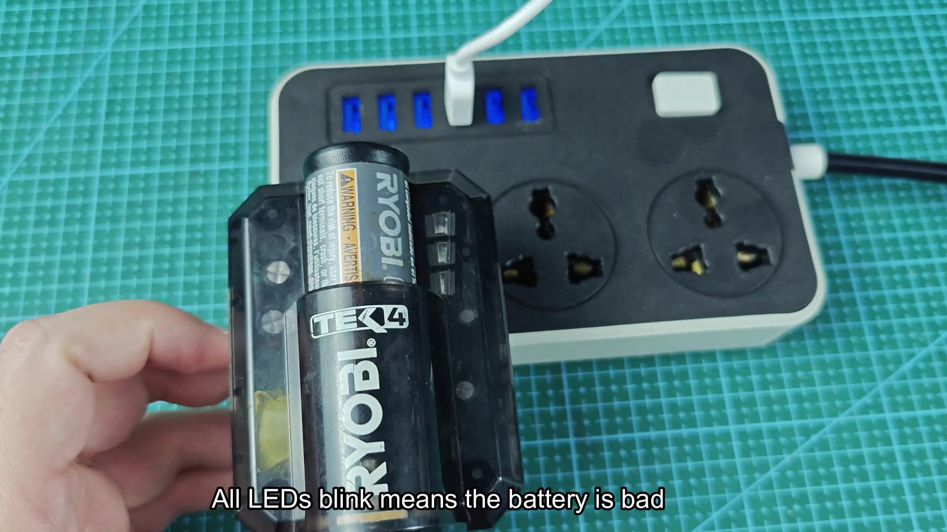 All LEDs blinking on TEK4 charger