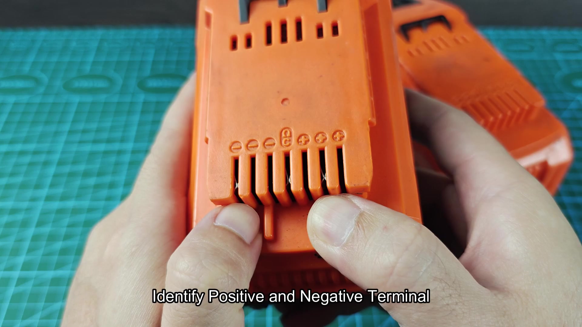Atlas battery positive and negative terminals