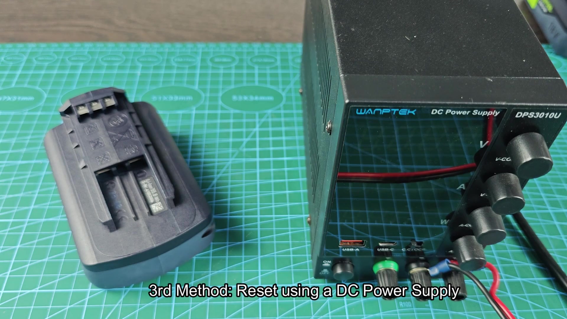 Battery adapter beside WANPTEK power supply Battery adapter beside WANPTEK power supply