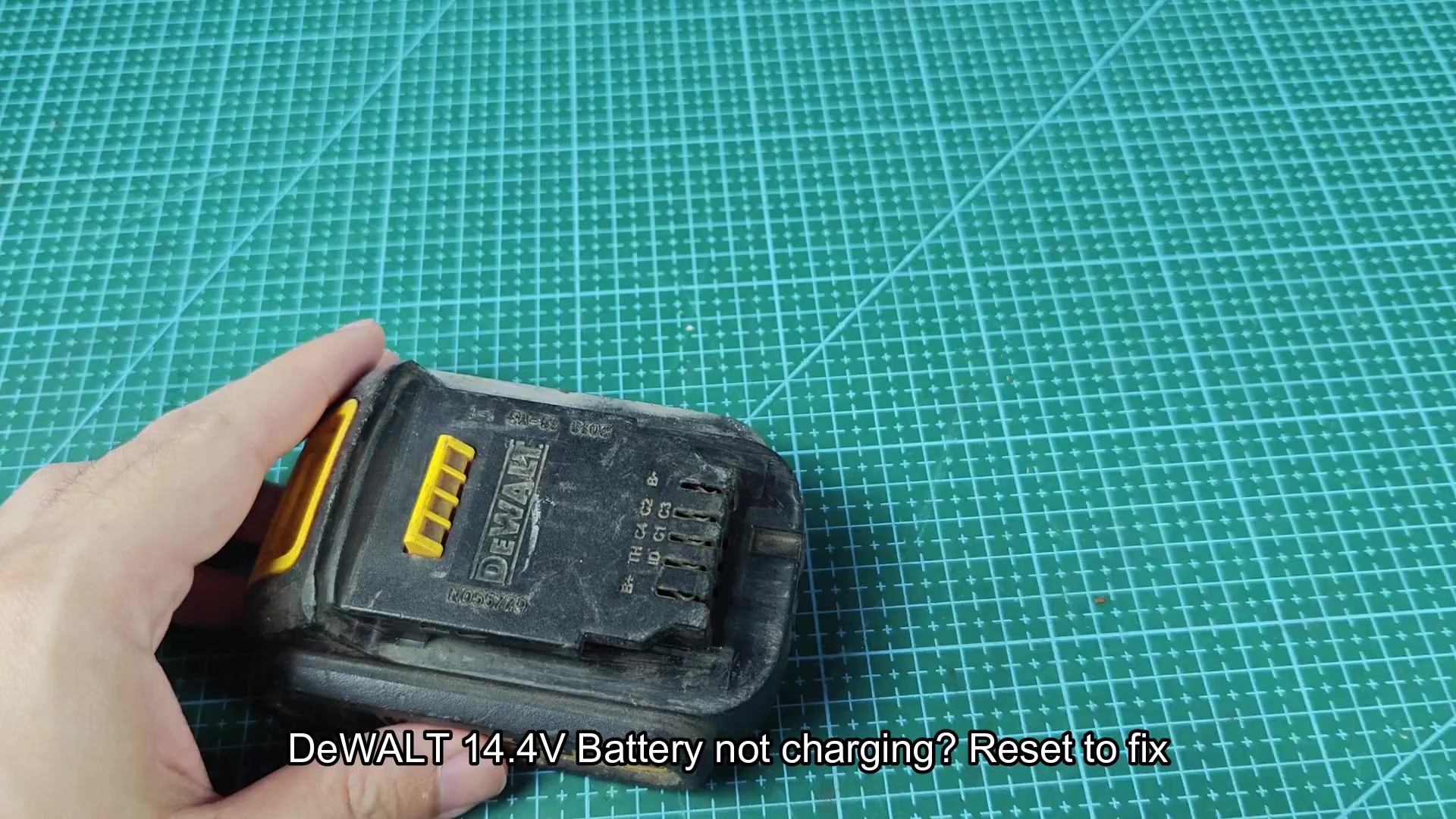 DEWALT 14.4V XR Li-ION battery not charging DEWALT 14.4V XR Li-ION battery not charging