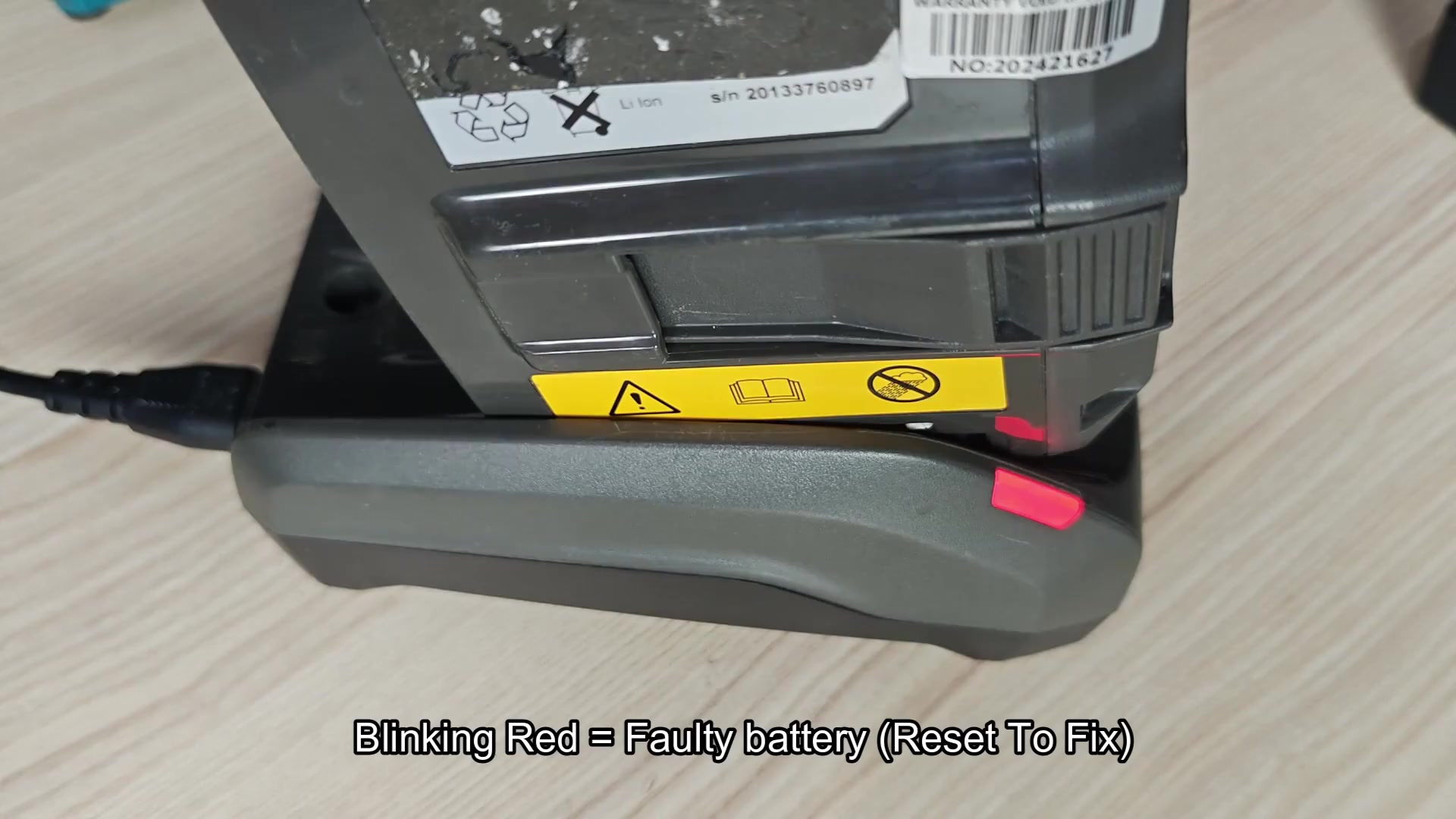 Faulty Husqvarna battery blinking red on charger