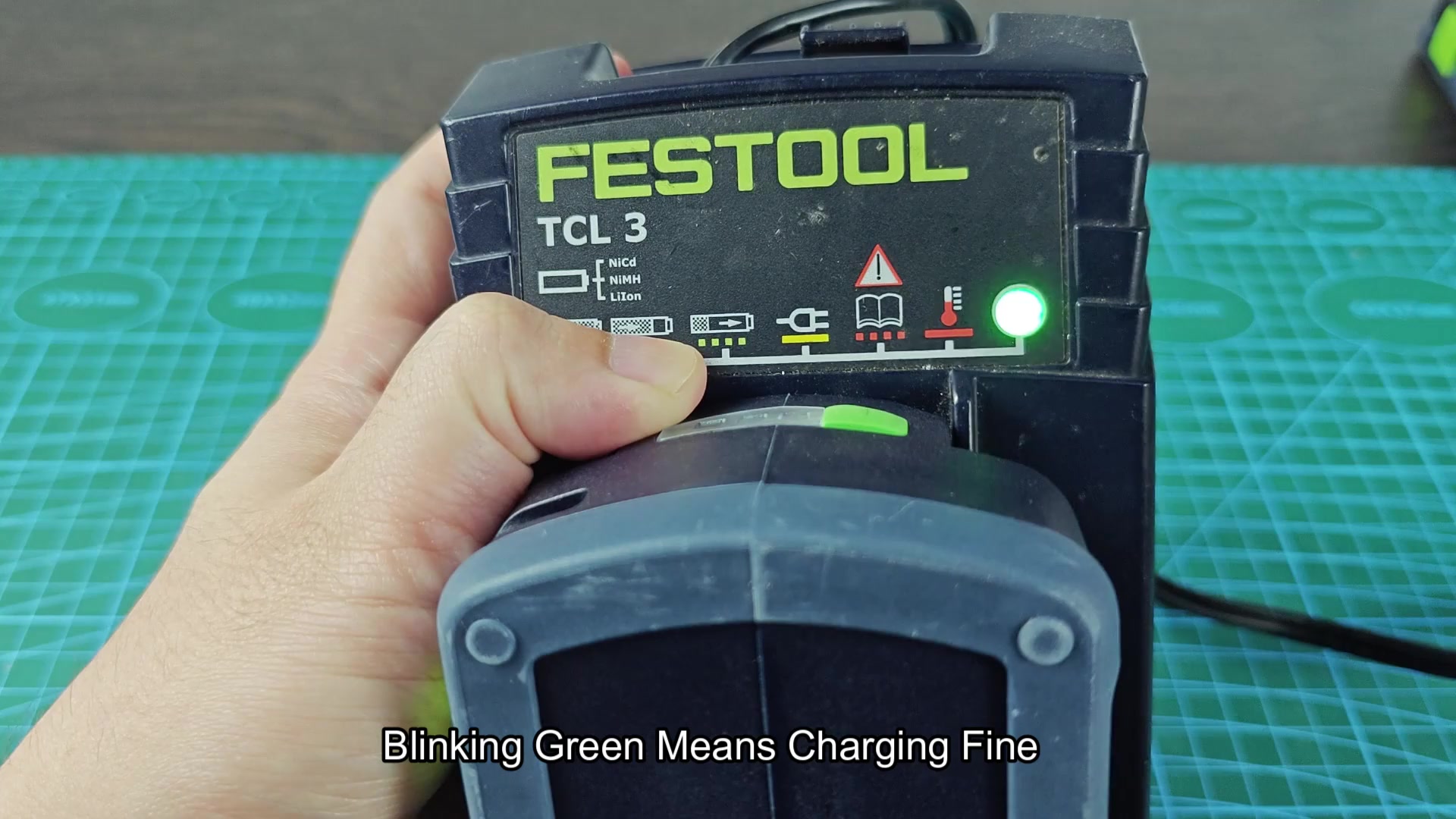 Festool 18V battery charging with green light Festool 18V battery charging with green light