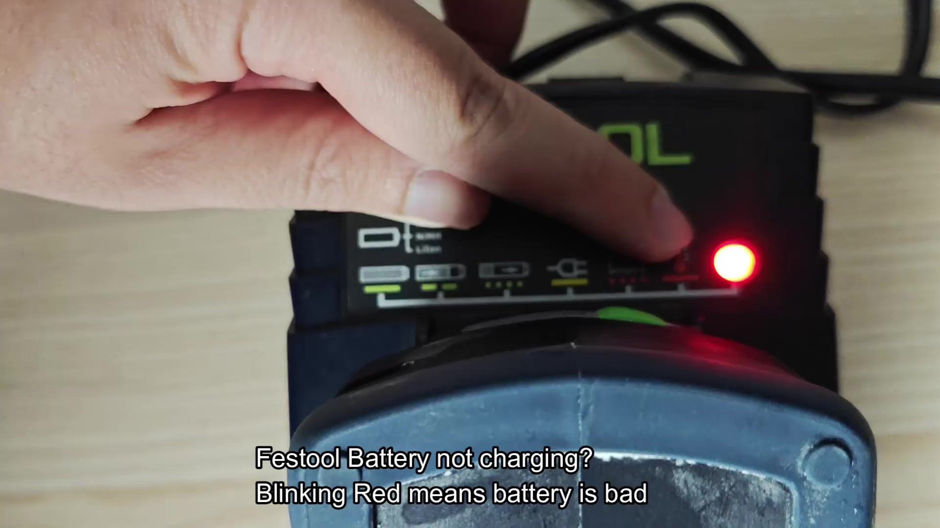 Festool charger red error indicator highlighted