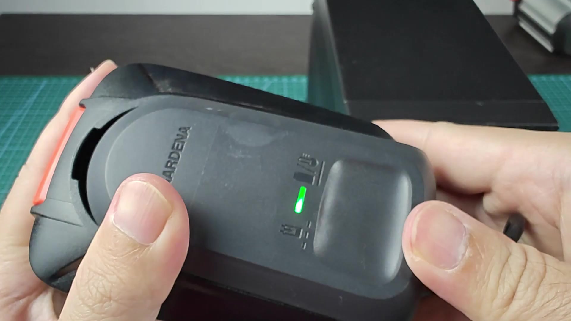 Gardena battery blinking green while charging