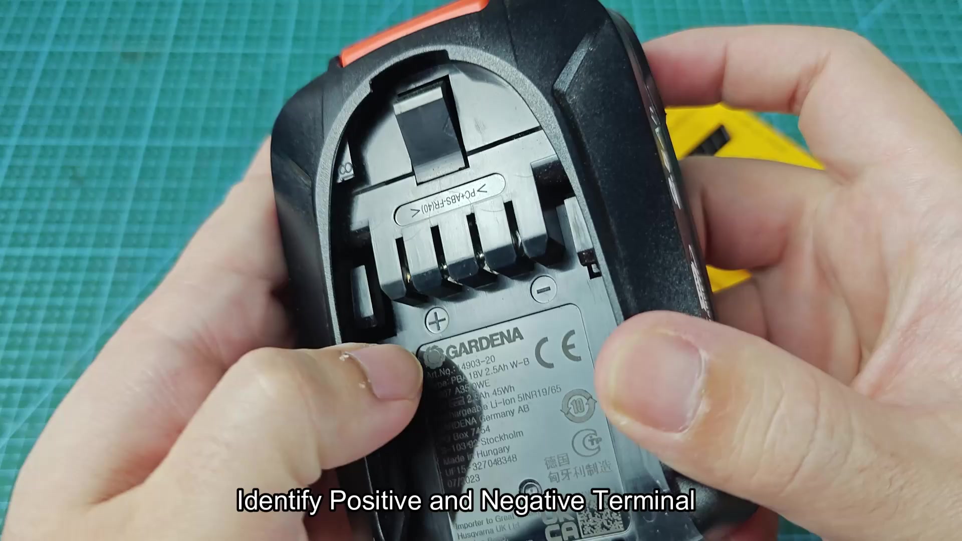 Gardena battery positive and negative terminals