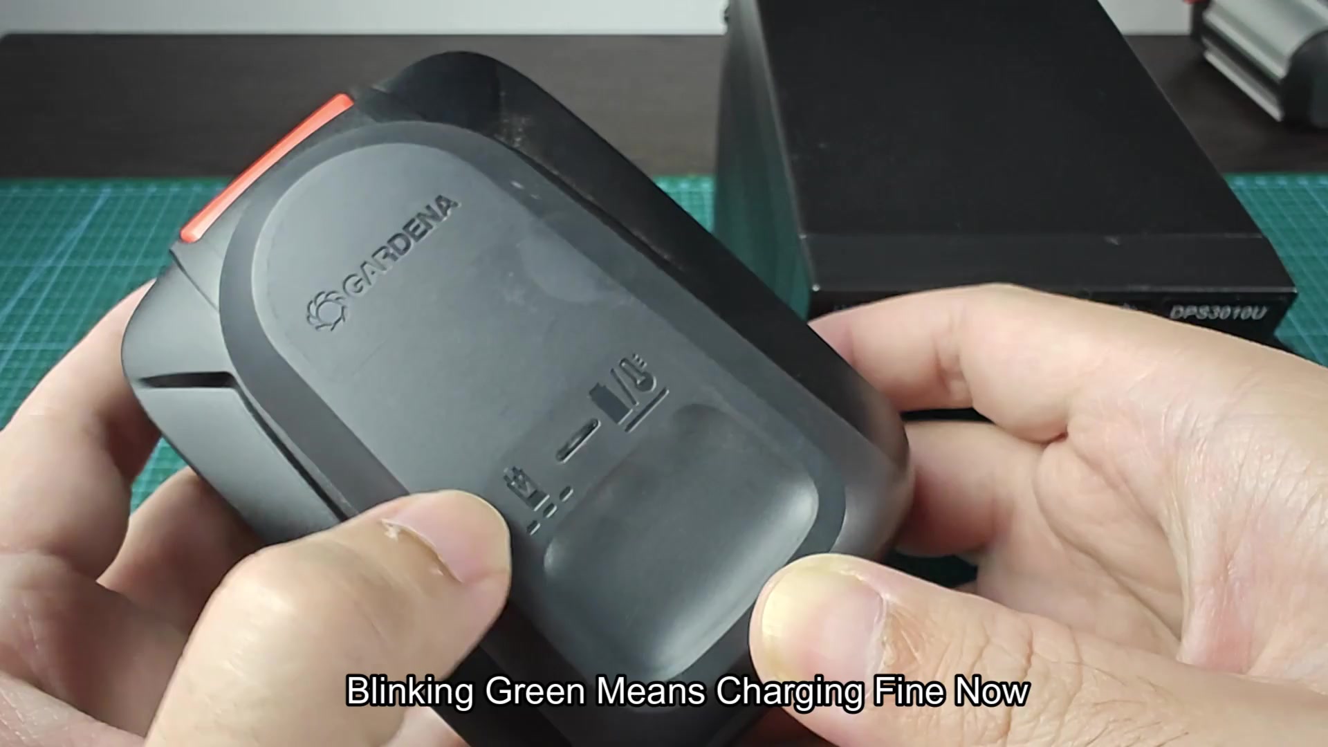 Gardena charger blue light strip active while charging