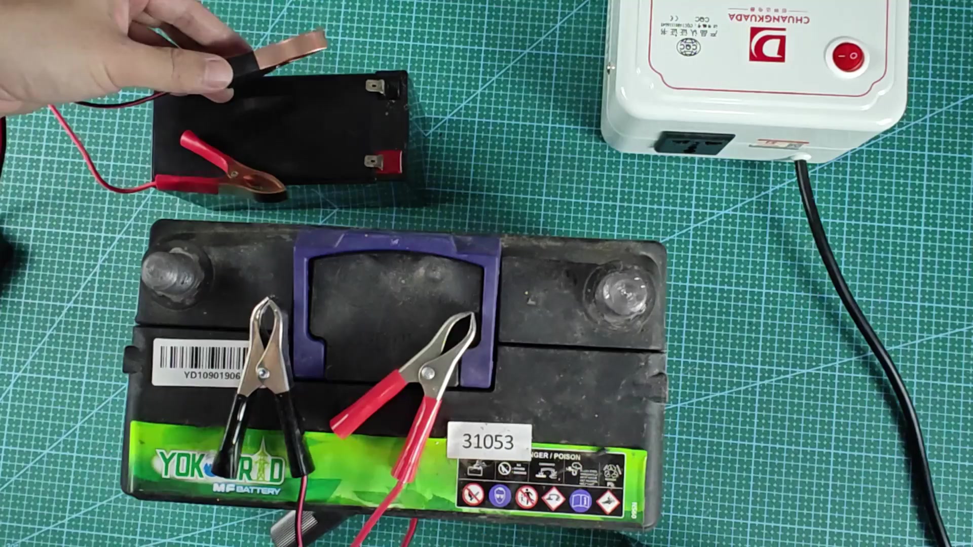 Jumper clips connecting dead battery to good battery Jumper clips connecting dead battery to good battery