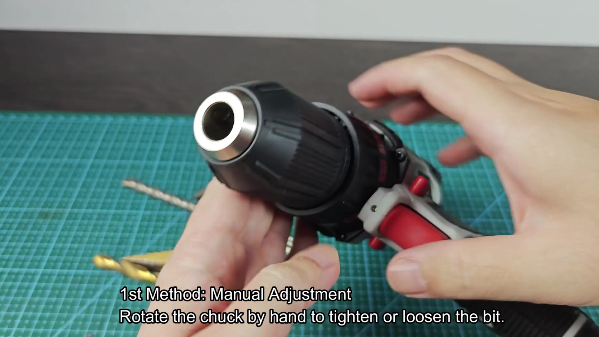 Manual chuck adjustment on Porter-Cable drill Manual chuck adjustment on Porter-Cable drill