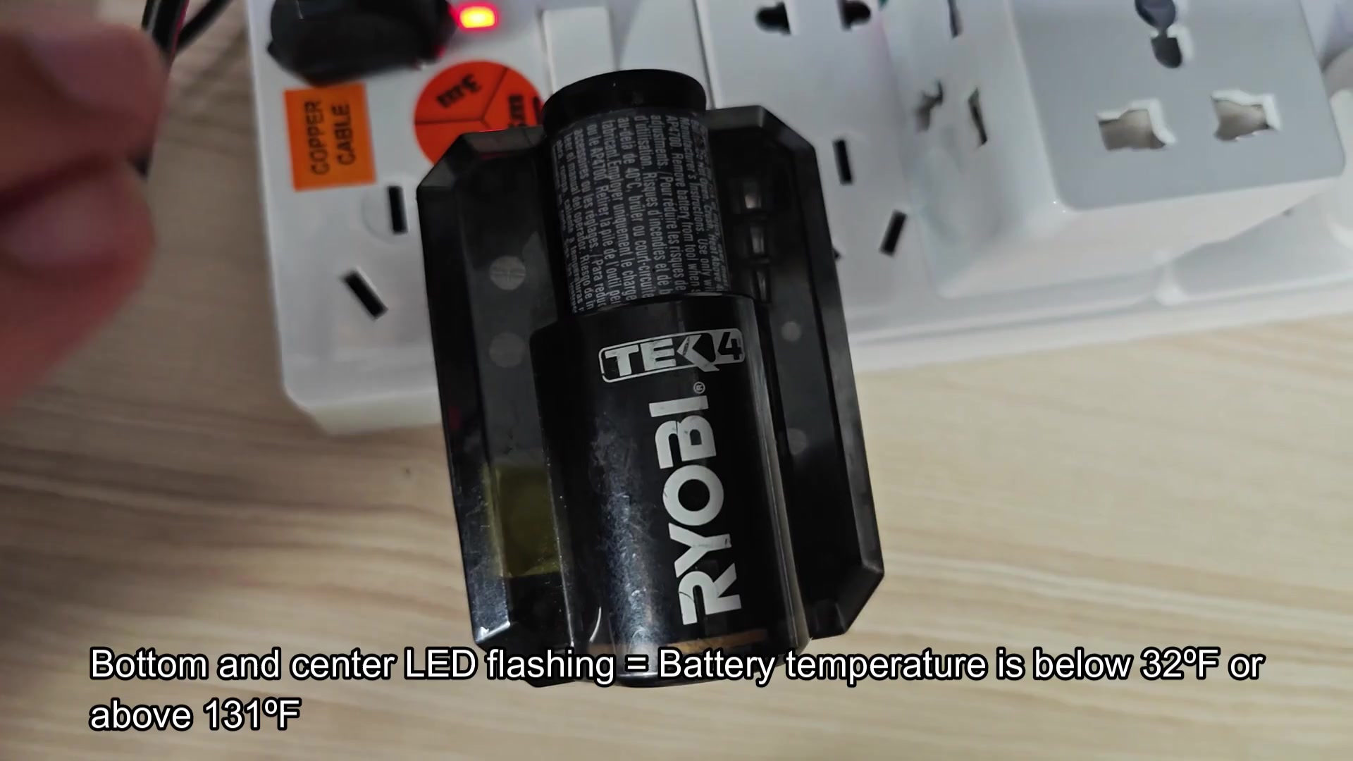 TEK4 charger LEDs indicating temperature fault TEK4 charger LEDs indicating temperature fault
