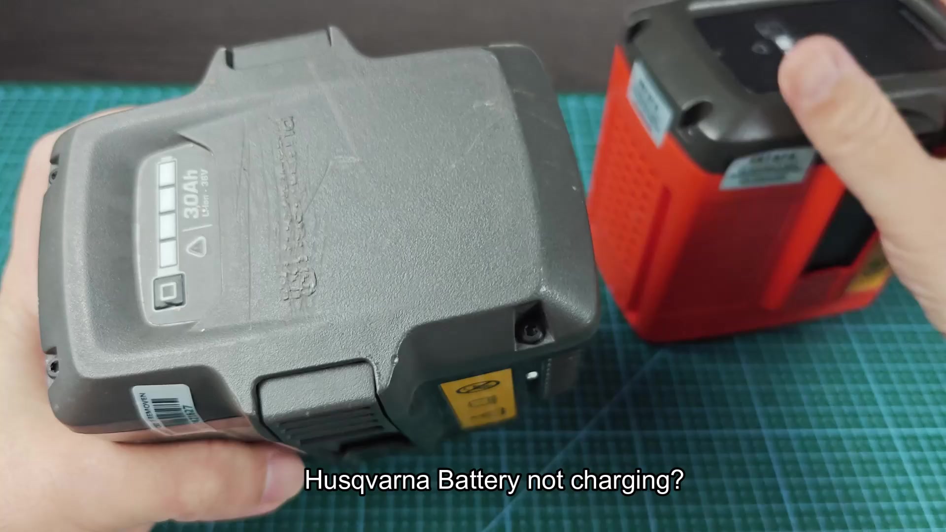 Two Husqvarna BLi10 36V batteries compared Two Husqvarna BLi10 36V batteries compared