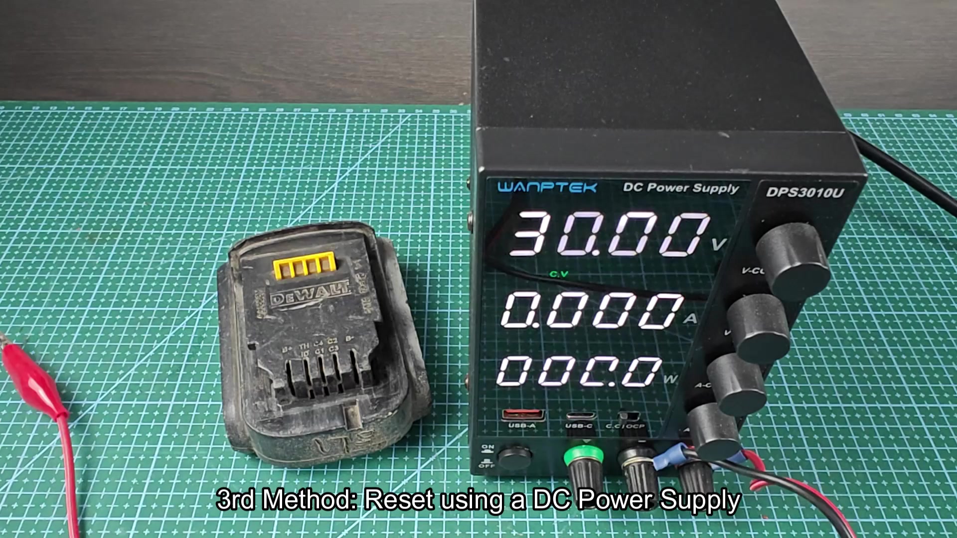 WANPTEK DPS3010U knob being adjusted for voltage WANPTEK DPS3010U knob being adjusted for voltage