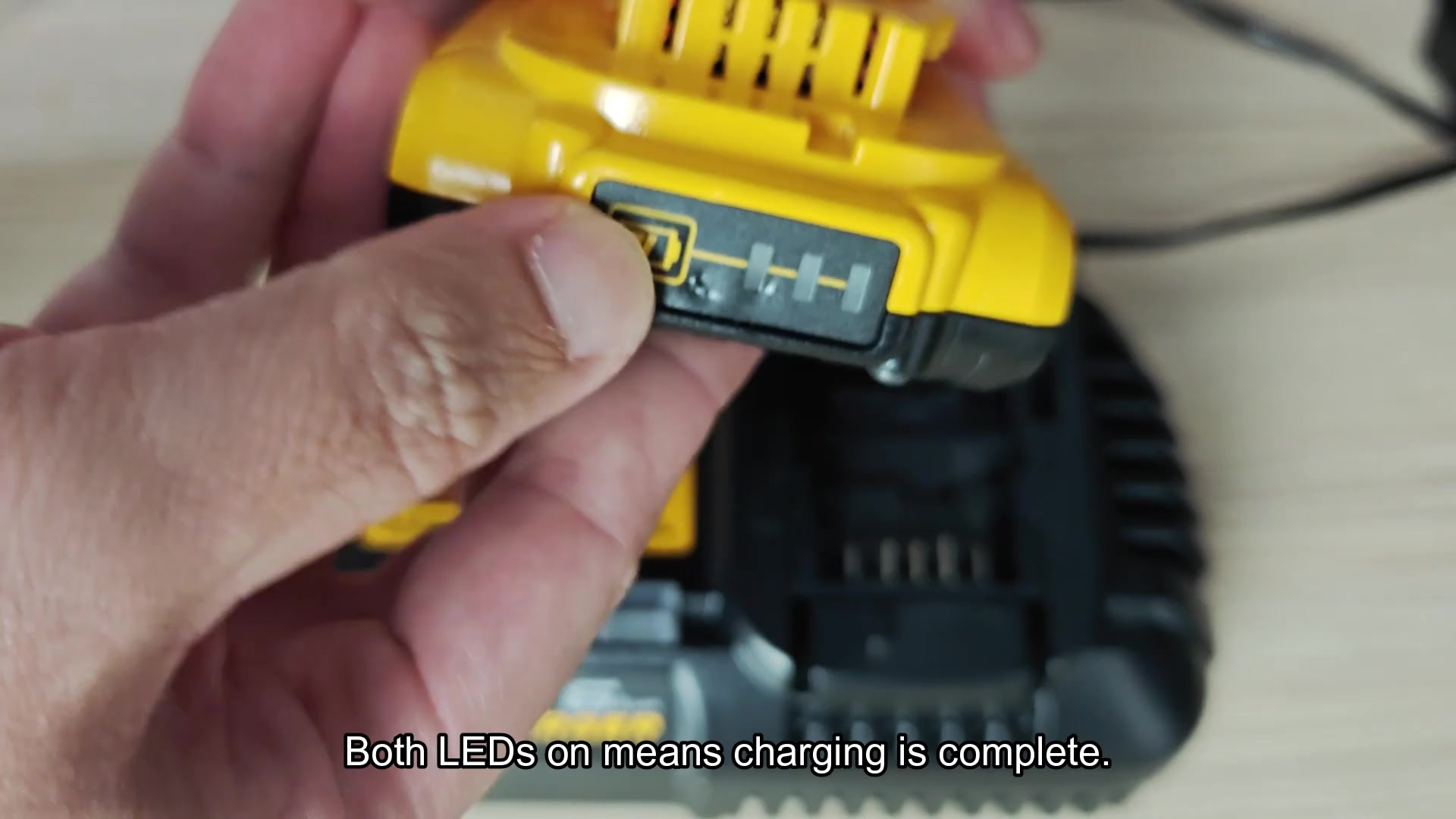 Battery fuel gauge shows full charge Battery fuel gauge shows full charge