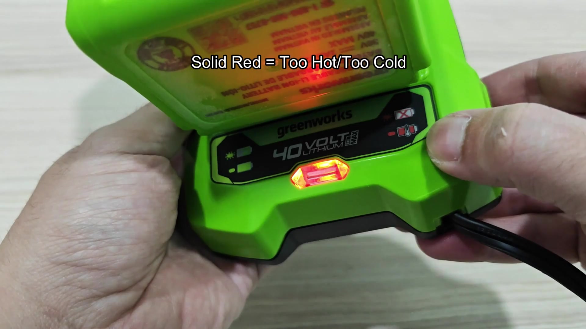 Blinking red indicates bad battery status Blinking red indicates bad battery status