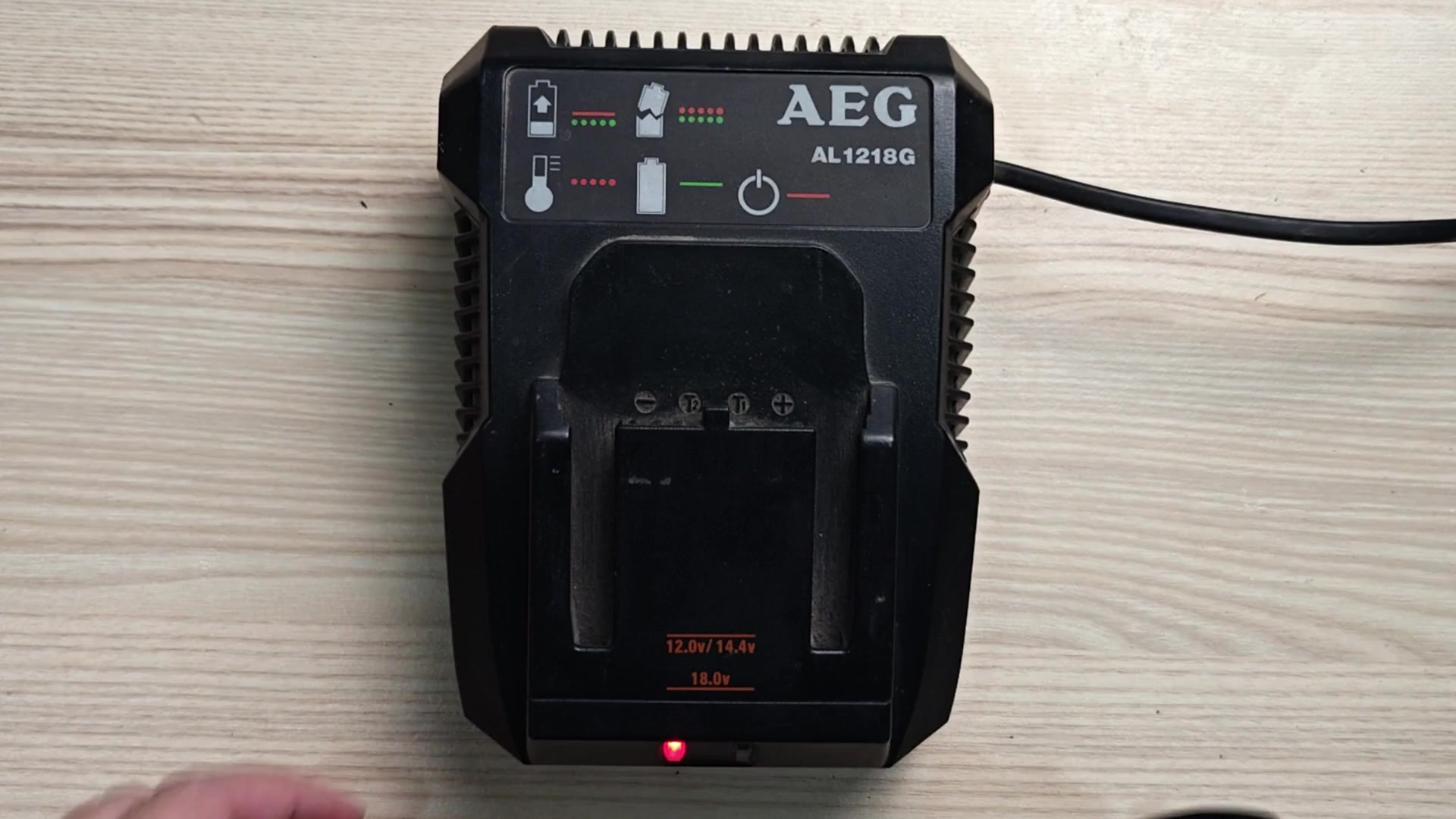 Blinking red LED means battery is too hot Blinking red LED means battery is too hot