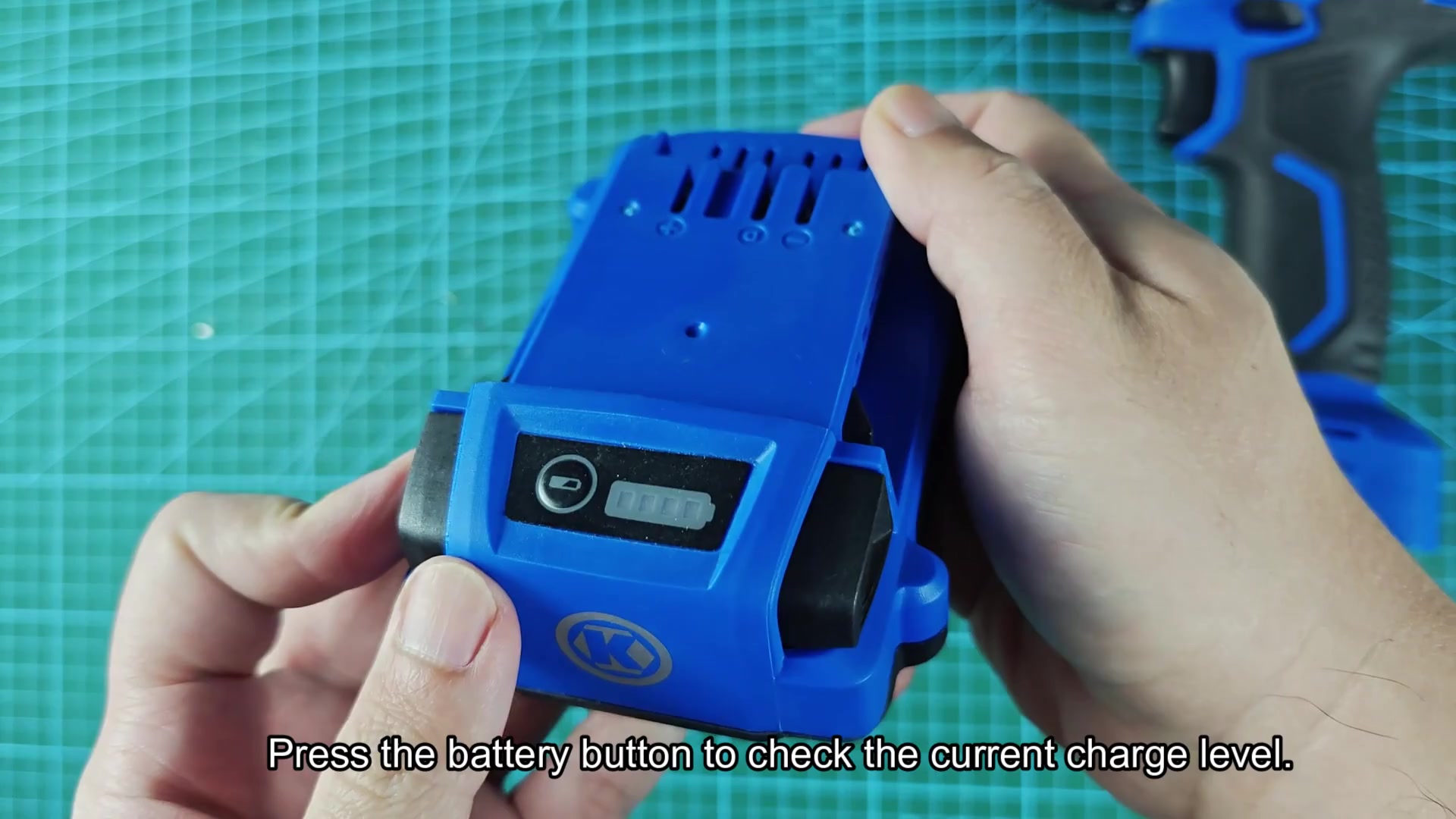 Checking battery charge level with green LED Checking battery charge level with green LED