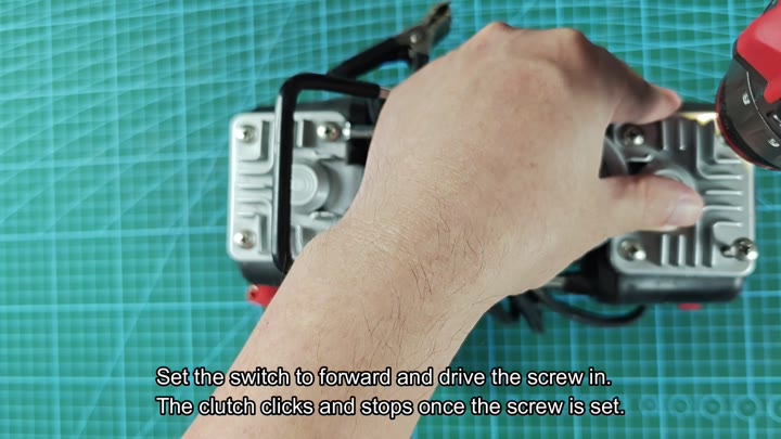 Driving screw with clutch engagement Driving screw with clutch engagement