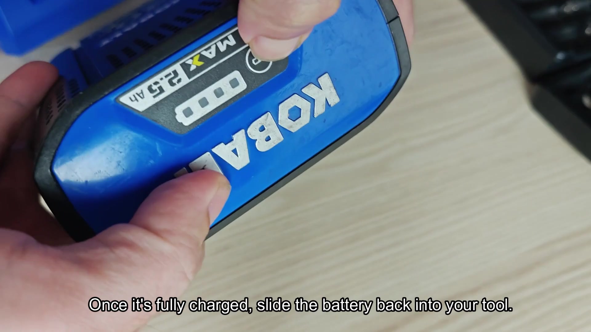 Four green bars show full charge level Four green bars show full charge level