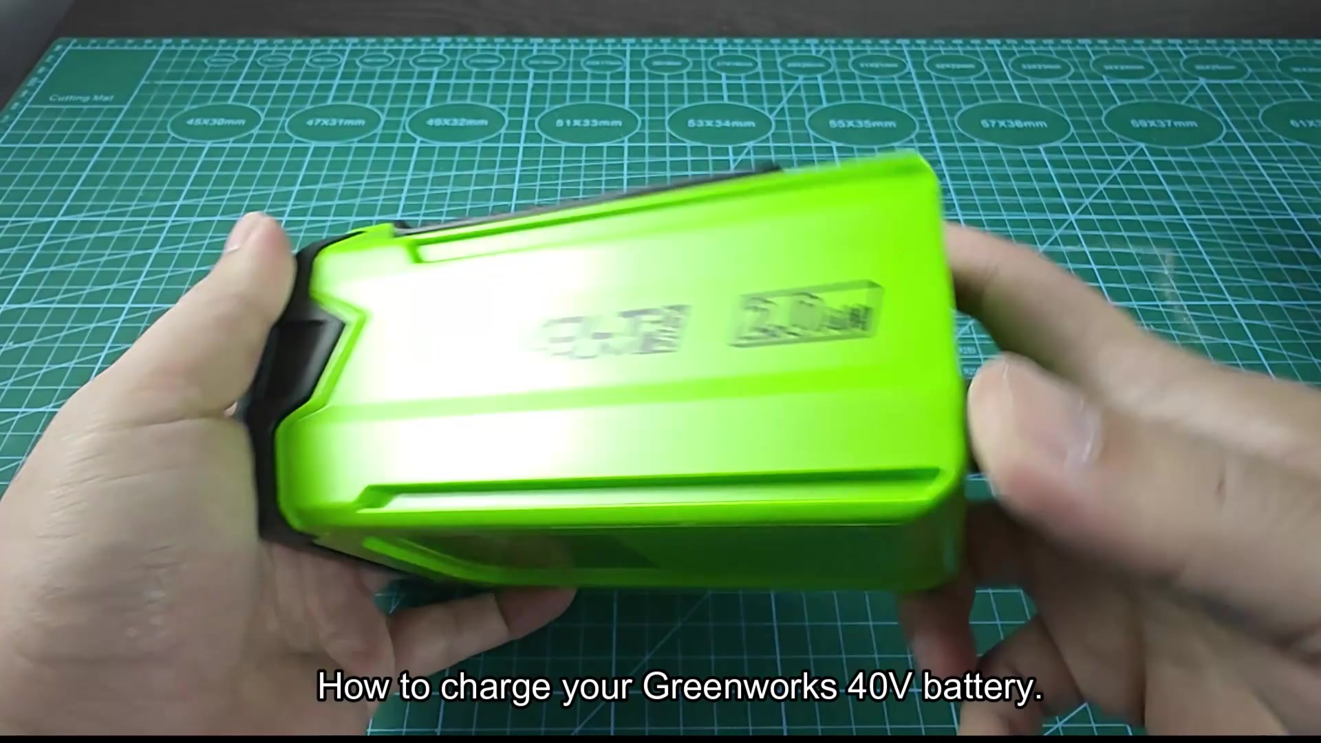 Greenworks 40V battery front view Greenworks 40V battery front view