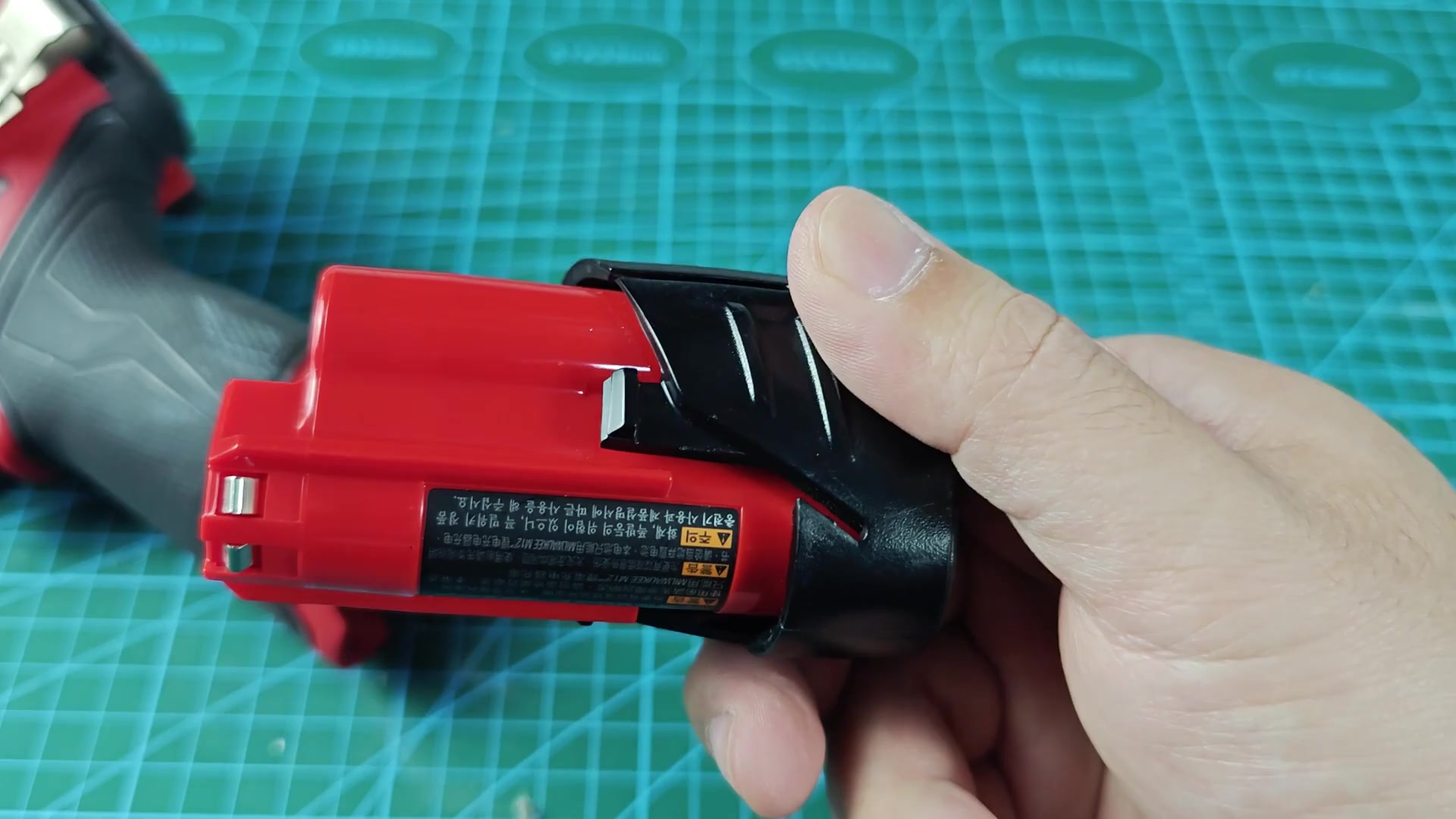 Milwaukee M12 12v Battery: Charge Times and What the Lights Mean