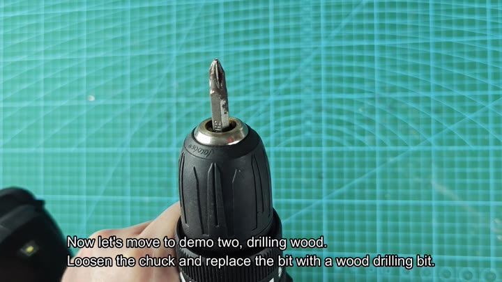 Wolfgang chuck holding screwdriver bit Wolfgang chuck holding screwdriver bit