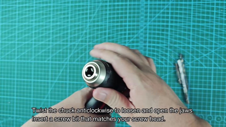 Loosen chuck jaws to insert screw bit Loosen chuck jaws to insert screw bit