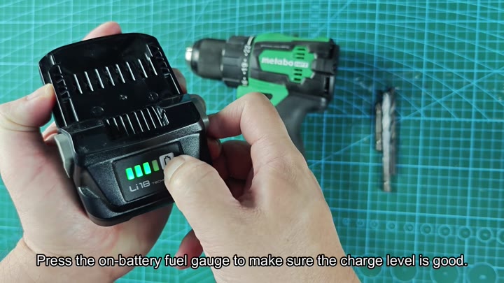 Metabo battery fuel gauge shows full charge Metabo battery fuel gauge shows full charge