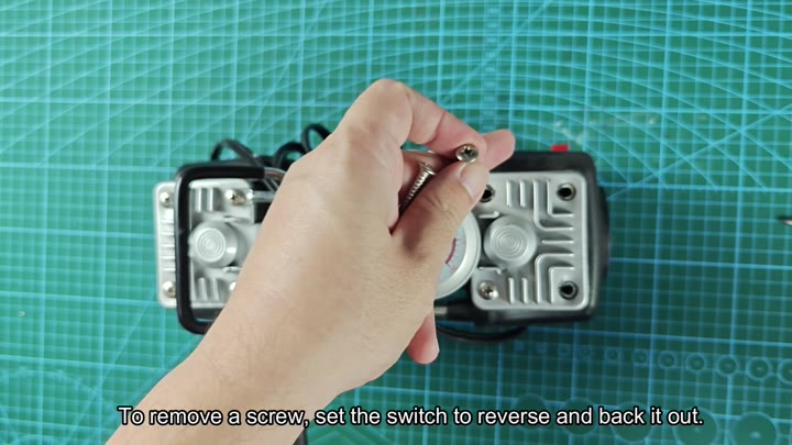 Removing screw with reverse drill setting Removing screw with reverse drill setting