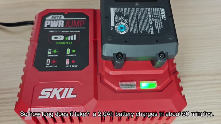 SKIL charger showing charging status SKIL charger showing charging status