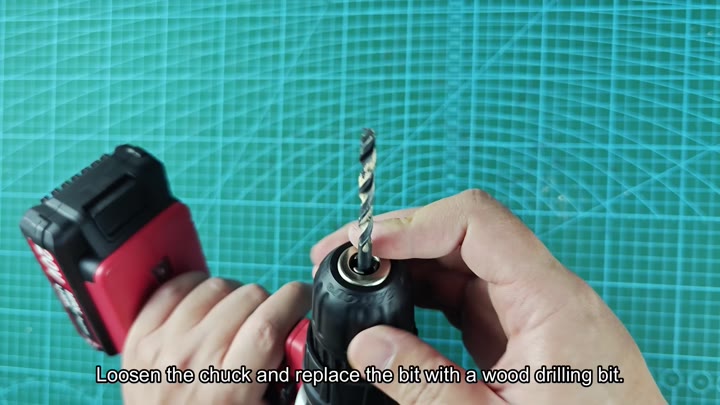 Swapping to wood drilling bit Swapping to wood drilling bit