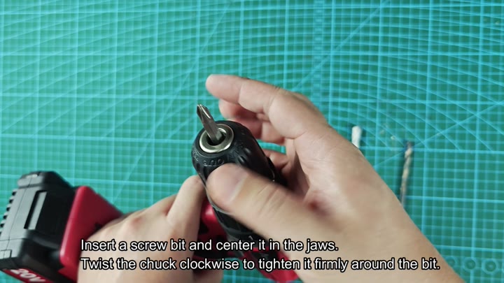 Tightening chuck around screw bit Tightening chuck around screw bit