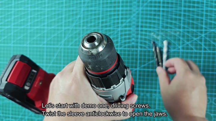 Twist chuck sleeve anticlockwise to open jaws Twist chuck sleeve anticlockwise to open jaws